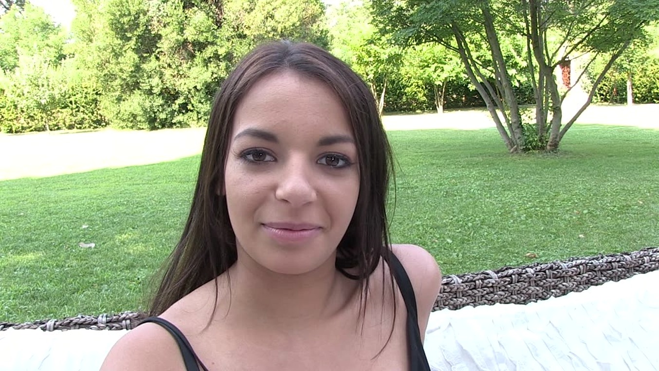Pornworld Sexy Frenchie Fingers Herself Outside For Casting Call